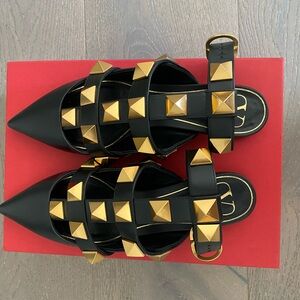 Valentino Roman stud ballerina black with gold studs